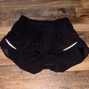 Lululemon Hotty Hot Low Rise 2.5” short